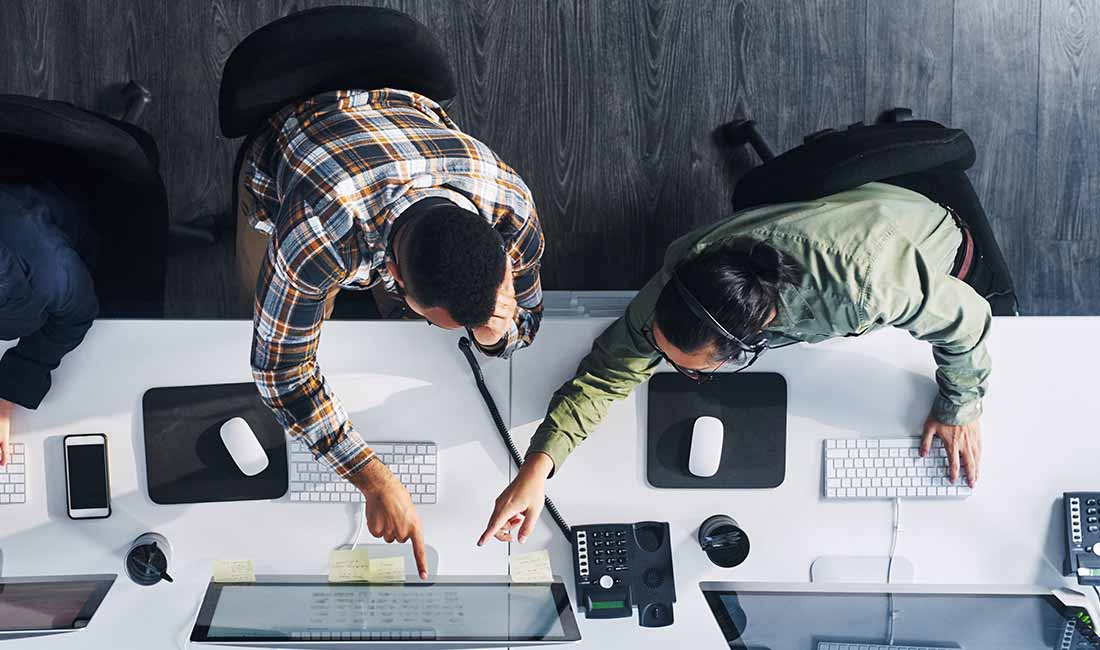 2 colleagues collaborating at computer