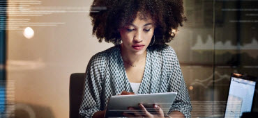 Market Magnifier woman working