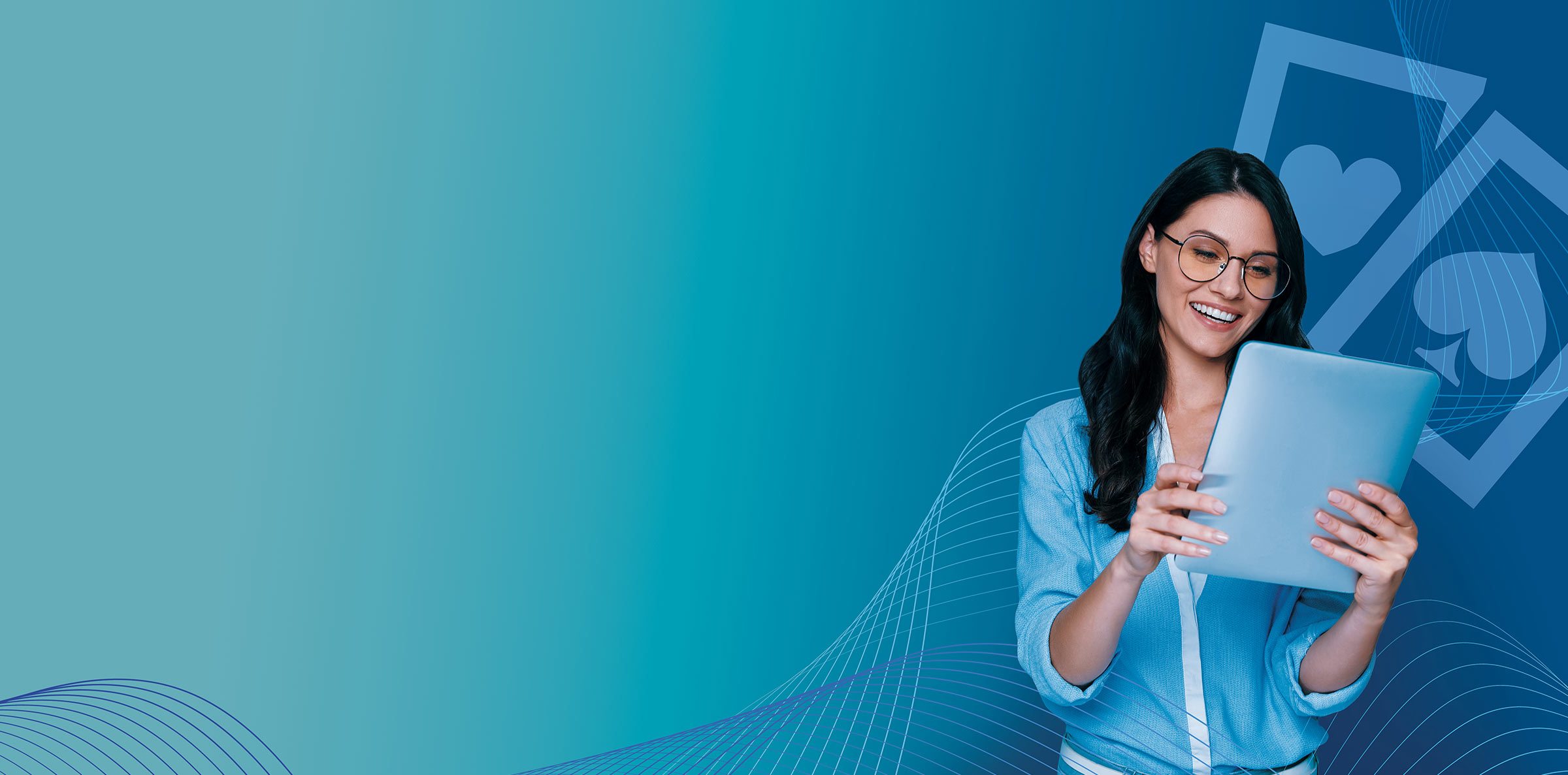 Femme regardant ordinateur 2