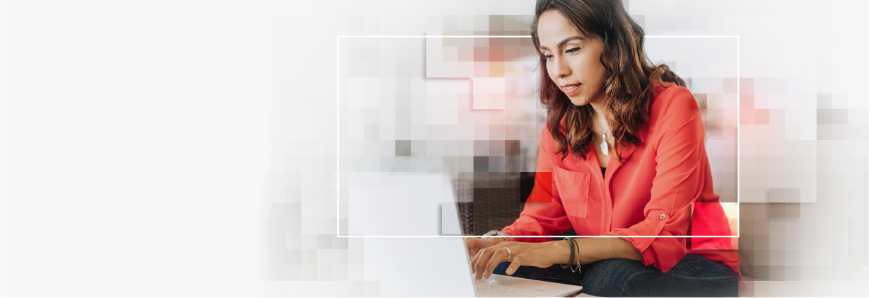 mujer en un ordenador